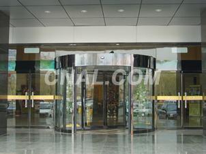 多樣化高品質(zhì)工業(yè)門解決方案 三翼兩翼旋轉(zhuǎn)門與自動(dòng)平移門鋁型材供應(yīng)